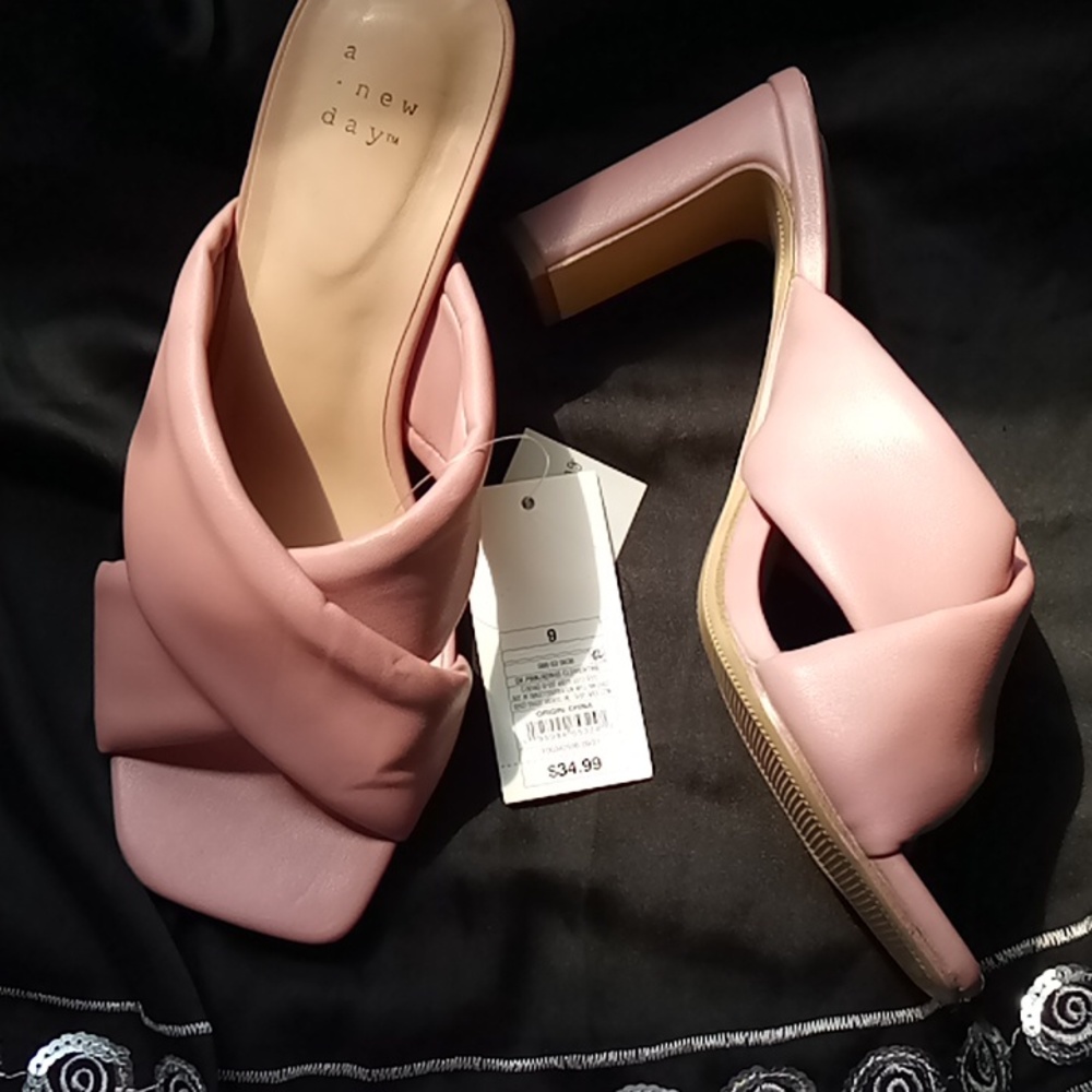 Dusty Rose slip on heels - Picture 2 of 4